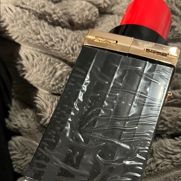 Chic Lipstick-Shaped Handbag in Red and Black NWT - Picture 9 of 9